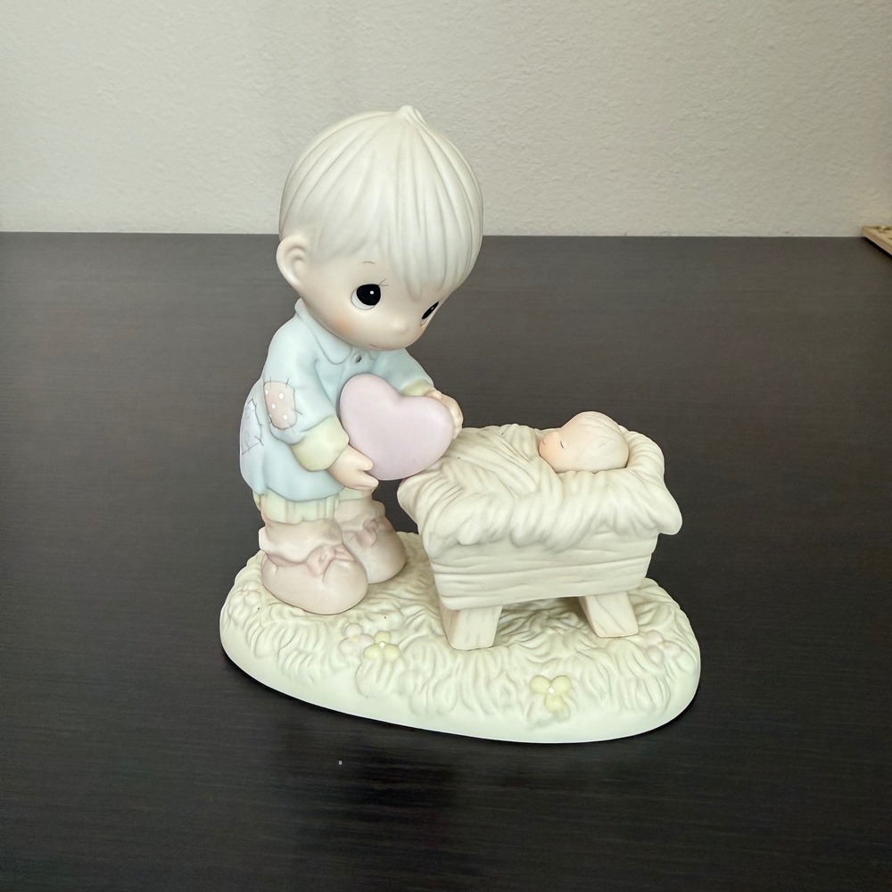 Precious Moments I'll Give Him My Heart Figurine 150088 Boy Baby Jesus Manger